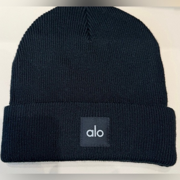 ALO Yoga Beanie - Picture 2 of 8